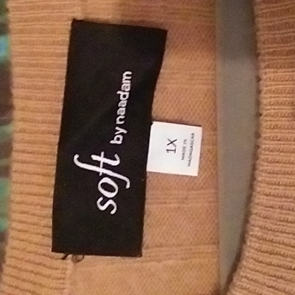 Soft by Naadam Cashmere sweater - Picture 3 of 7